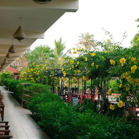 Bamboo Garden Hotel Serrekunda Extérieur photo