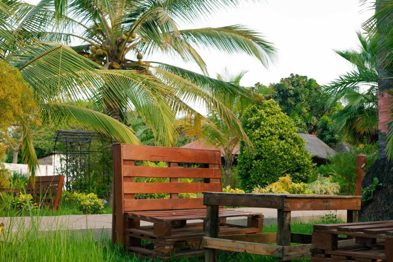 Bamboo Garden Hotel Serrekunda Extérieur photo
