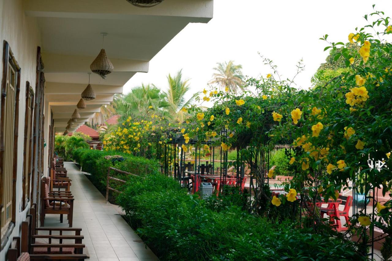 Bamboo Garden Hotel Serrekunda Extérieur photo