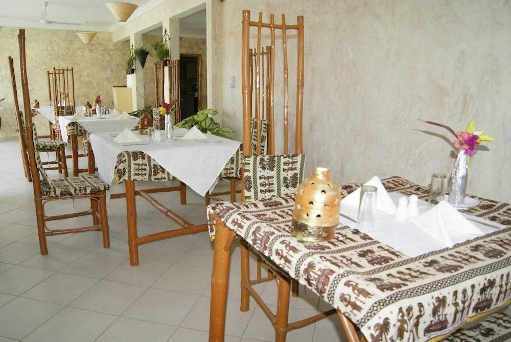 Bamboo Garden Hotel Serrekunda Extérieur photo
