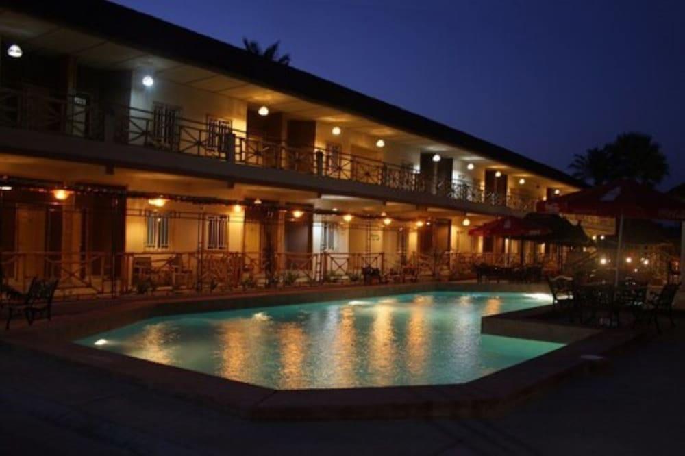 Bamboo Garden Hotel Serrekunda Extérieur photo