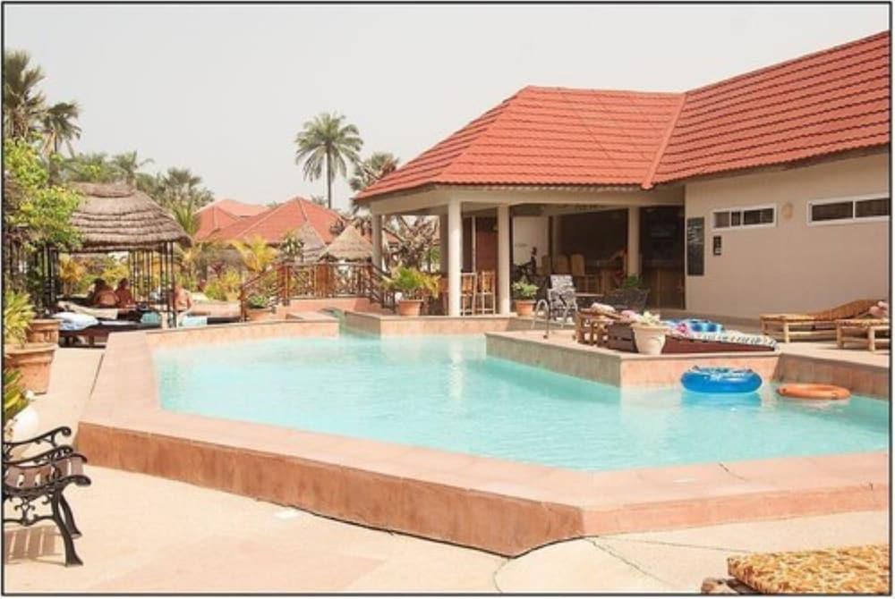 Bamboo Garden Hotel Serrekunda Extérieur photo