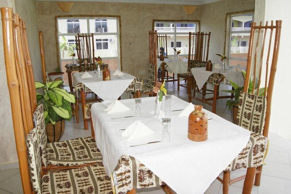 Bamboo Garden Hotel Serrekunda Extérieur photo