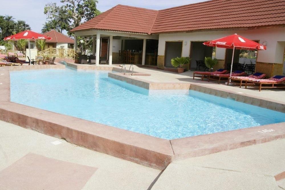 Bamboo Garden Hotel Serrekunda Extérieur photo