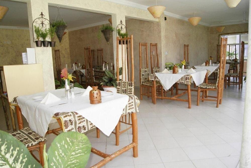 Bamboo Garden Hotel Serrekunda Extérieur photo