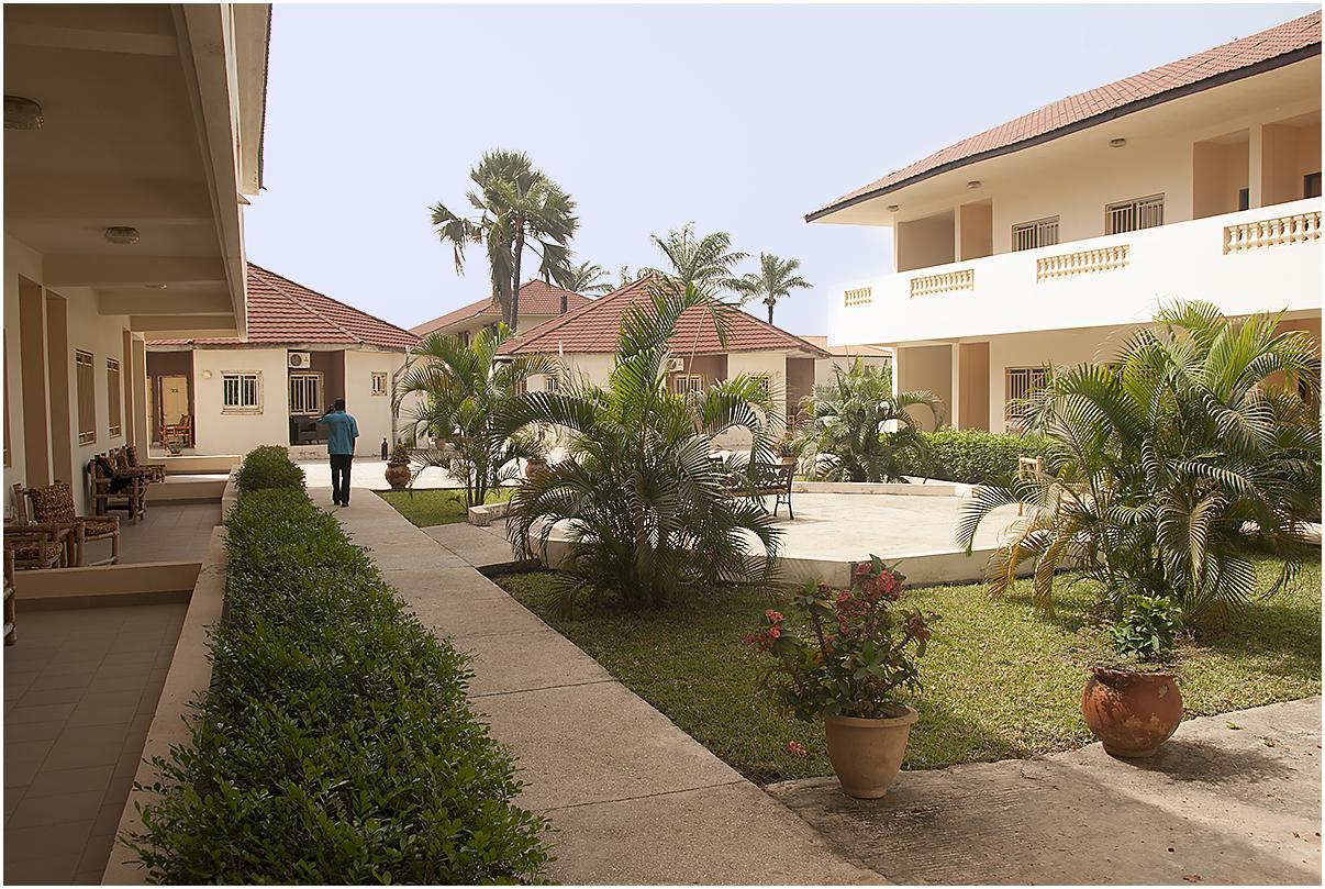 Bamboo Garden Hotel Serrekunda Extérieur photo